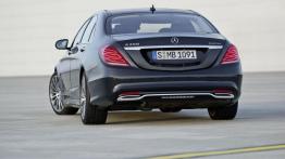 Mercedes klasy S W222 (2014) - widok z tyłu