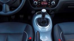 Nissan Juke Facelifting 1.2 DIG-T (2014) - konsola środkowa
