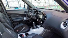 Nissan Juke Facelifting 1.2 DIG-T (2014) - widok ogólny wnętrza z przodu