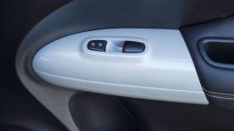 Nissan Juke Facelifting 1.2 DIG-T (2014) - drzwi pasażera od wewnątrz