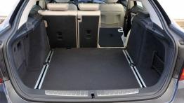 BMW 320d Gran Turismo (2014) - tylna kanapa złożona, widok z bagażnika
