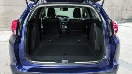 Honda Civic IX Tourer (2014) - tylna kanapa złożona, widok z bagażnika