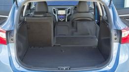Hyundai i30 II kombi - tylna kanapa złożona, widok z bagażnika