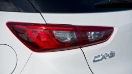 Mazda CX-3 SKYACTIV-G (2015) - lewy tylny reflektor - wyłączony