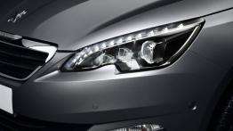 Peugeot 308 II (2014) - lewy przedni reflektor - włączony
