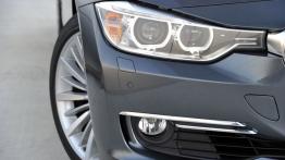 BMW 328i Touring (F31) - prawy przedni reflektor - wyłączony