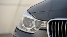 BMW 328i Touring (F31) - prawy przedni reflektor - wyłączony