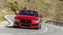 Jaguar XE S Italian Racing Red (2015) - widok z przodu