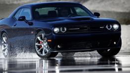 Dodge Challenger SRT (2015) - widok z przodu