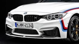 BMW M4 F82 Coupe M Performance (2015) - przód - reflektory włączone