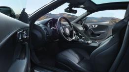 Jaguar F-Type AWD S Coupe Blackberry (2015) - widok ogólny wnętrza z przodu