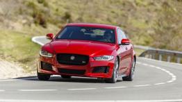 Jaguar XE S Italian Racing Red (2015) - widok z przodu