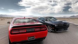 Dodge Challenger SRT (2015) - widok z przodu
