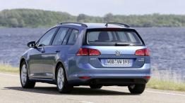 Volkswagen Golf VII Variant TSI BlueMotion (2015) - widok z tyłu