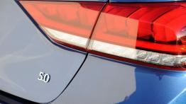 Hyundai Genesis II (2015) - prawy tylny reflektor - wyłączony