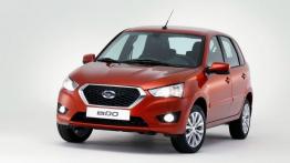 Datsun mi-DO (2015) - przód - reflektory włączone