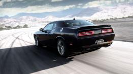 Dodge Challenger SRT (2015) - widok z tyłu