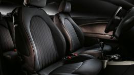 Alfa Romeo MiTo Racer (2015) - widok ogólny wnętrza z przodu