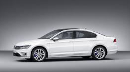 Volkswagen Passat B8 GTE sedan (2015) - lewy bok