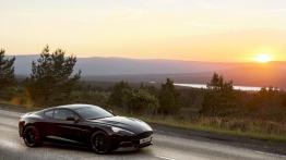 Aston Martin Vanquish Carbon Edition (2015) - prawy bok