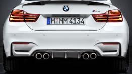 BMW M4 F82 Coupe M Performance (2015) - tył - reflektory włączone