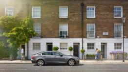 Jaguar XE 2.5T Portfolio (2015) - prawy bok