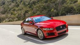 Jaguar XE S Italian Racing Red (2015) - widok z przodu
