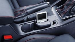 Skoda Octavia III RS 230 (2015) - tunel środkowy między fotelami