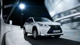 Lexus NX 200t F-Sport (2015) - widok z przodu