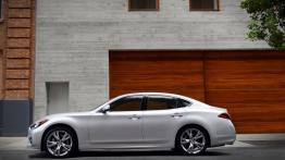 Infiniti Q70 Facelifting (2015) - lewy bok