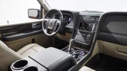 Lincoln Navigator III Facelifting (2015) - kokpit