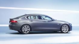 Jaguar XE 2.5T Portfolio (2015) - prawy bok