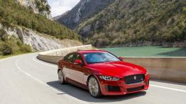 Jaguar XE S Italian Racing Red (2015) - widok z przodu