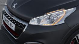 Peugeot 208 GTi Facelifting (2015) - lewy przedni reflektor - włączony