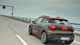 Mini Paceman John Cooper Works (2015) - widok z tyłu