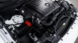 Jaguar XE 2.0d R-Sport Polaris White (2015) - silnik