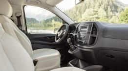 Mercedes Marco Polo ACTIVITY 220 CDI (2015) - widok ogólny wnętrza z przodu