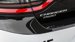 Dodge Charger Pursuit Facelifting (2015) - tył - inne ujęcie