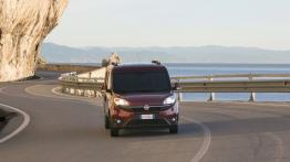 Fiat Doblo III Van Facelifting (2015) - widok z przodu
