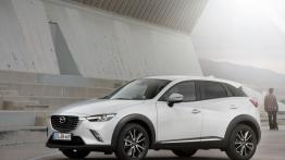 Mazda CX-3 SKYACTIV-G (2015) - lewy bok
