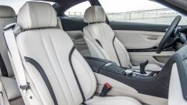 BMW 650i Coupe F13 Facelifting (2015) - widok ogólny wnętrza z przodu