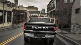 Ram 1500 Laramie Limited (2015) - widok z tyłu