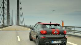 Mini Paceman John Cooper Works (2015) - widok z tyłu