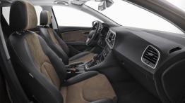 Seat Leon III X-Perience (2015) - widok ogólny wnętrza z przodu
