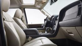 Lincoln Navigator III Facelifting (2015) - widok ogólny wnętrza z przodu