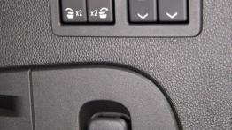 Chevrolet Tahoe Facelifting (2015) - przyciski do składania kanapy