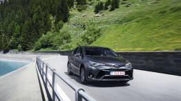 Toyota Avensis III Sedan Facelifting (2015) - widok z przodu