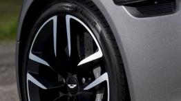 Aston Martin Vanquish (2015) - lewe przednie nadkole