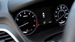 Hyundai Genesis II (2015) - zestaw wskaźników