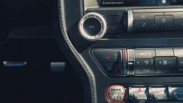 Ford Mustang VI GT (2015) - konsola środkowa